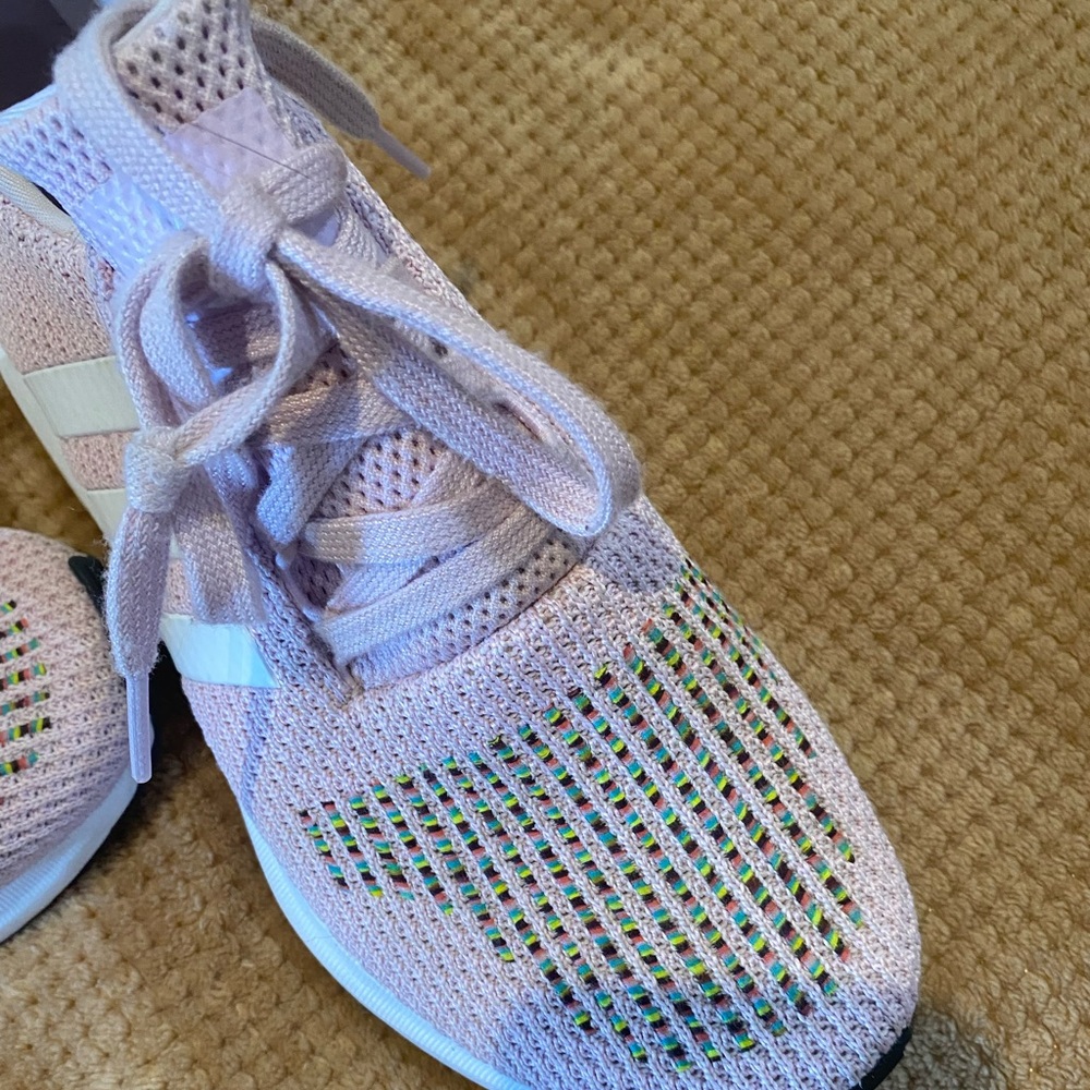 Adidas Women's Swift Run Casual Running Shoes Sz 6.5.  Worn once - Picture 6 of 9